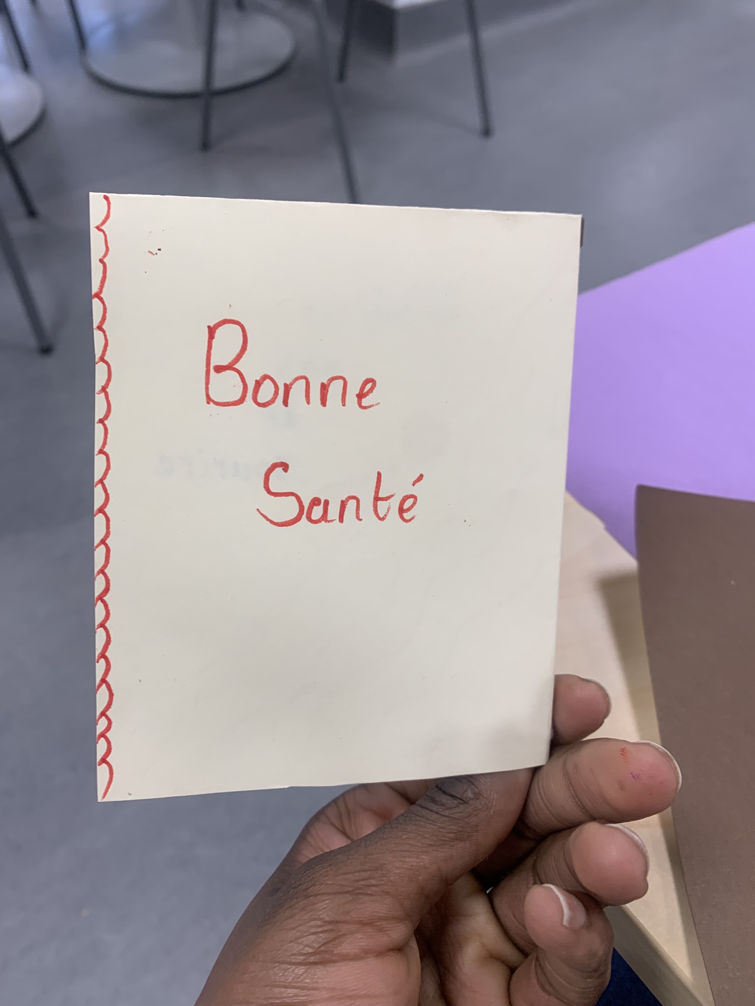Simple white card with red text reading 'Bonne Santé' with decorative red border